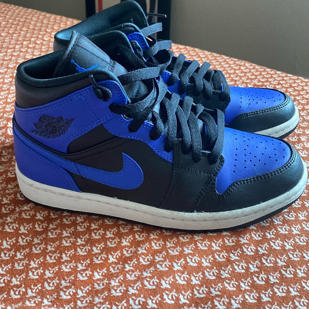 Air Jordan 1 Mid (Hyper Royal Blue)